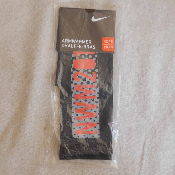 Bundle of 2 NWT Nike Women’s XS/S Marathon 2010 Arm Warmer - Picture 4 of 10